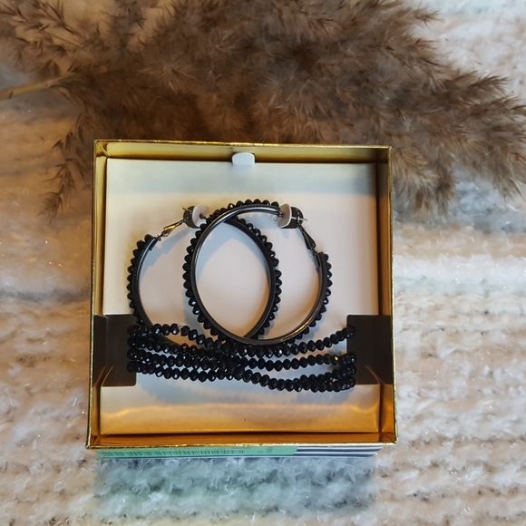 2 set/box of Jaclyn Smith fashion jewelry - Picture 2 of 2